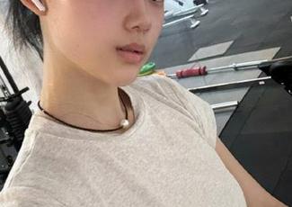听说下载51吃瓜后，每颗瓜都会发光？不仅能吃瓜，连心情都能“下载”进去，神奇！