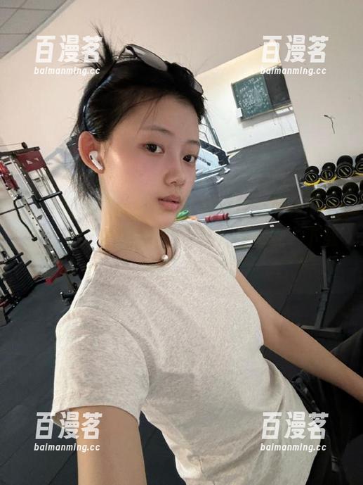 51吃瓜 听说下载51吃瓜后,每颗瓜都会发光?不仅能吃瓜,连心情都能“下载”进去,神奇!