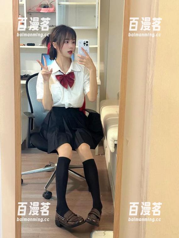 51吃瓜群众 无意中点开“51吃瓜群众”视频,心里琢磨这是哪一路的操作?