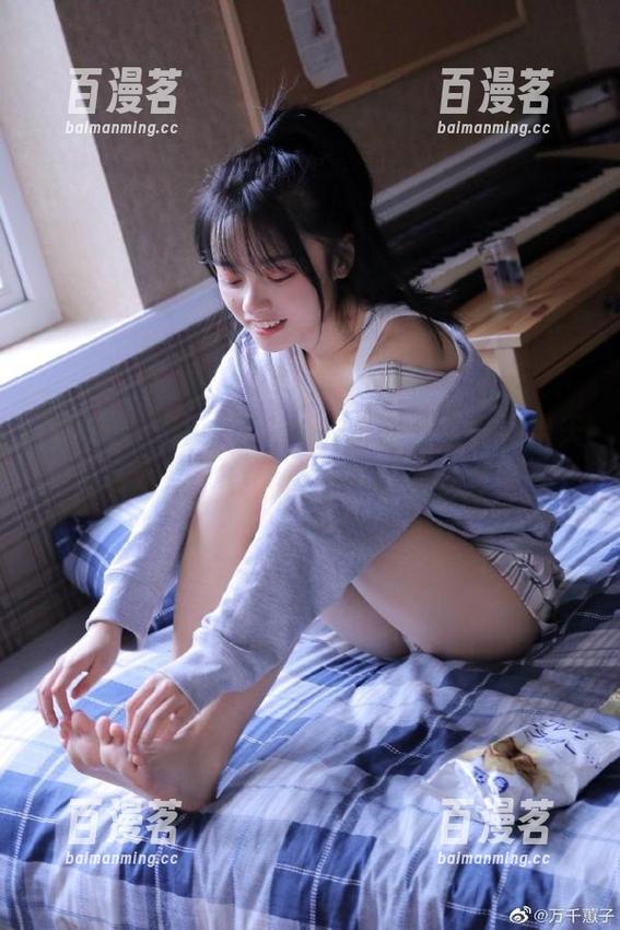 hlw “hlw”app的奇葩瓜太多,半天也看不完,只好翻页灭绝你的寂寞!