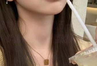 下载五一黑料正能量，专治好奇心泛滥的人哦～
