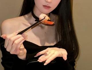 瓜民们在“吃瓜天堂”里分享，不知不觉就成了交流小能手了！