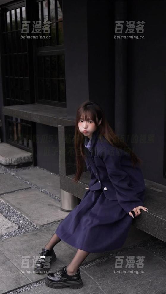站着看我爱吃瓜51的视频时，肚子也不自觉跟着咕噜响！