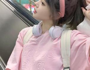 黑料吃瓜网站官网，转个身就在线进，这瓜吃得我直流口水